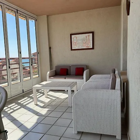 Tropicana Apartment *
